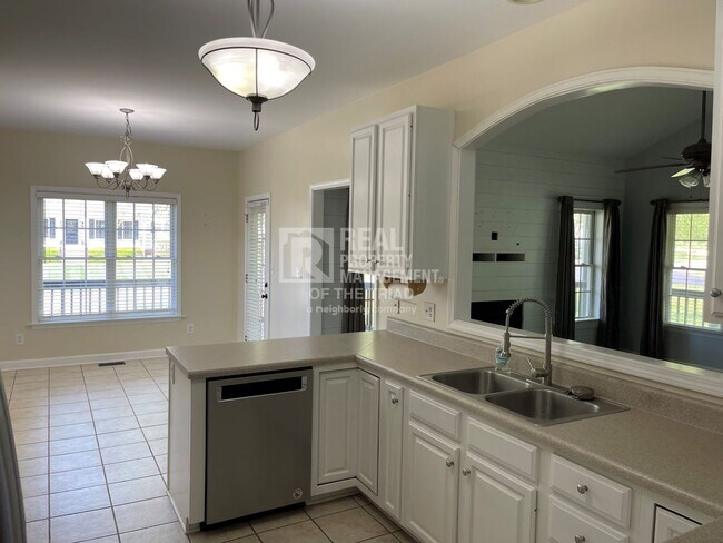 Building Photo - Beautiful 3BR/2BA Available Now!