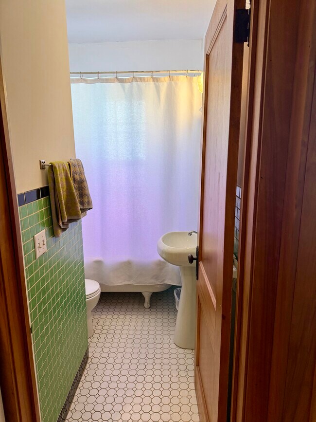 Foto del edificio - 3218 Bryant Ave S