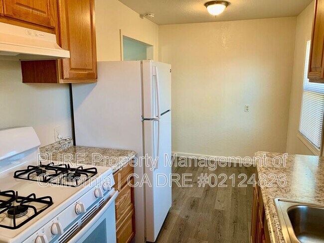 Foto del edificio - 1066 Emerald Ct