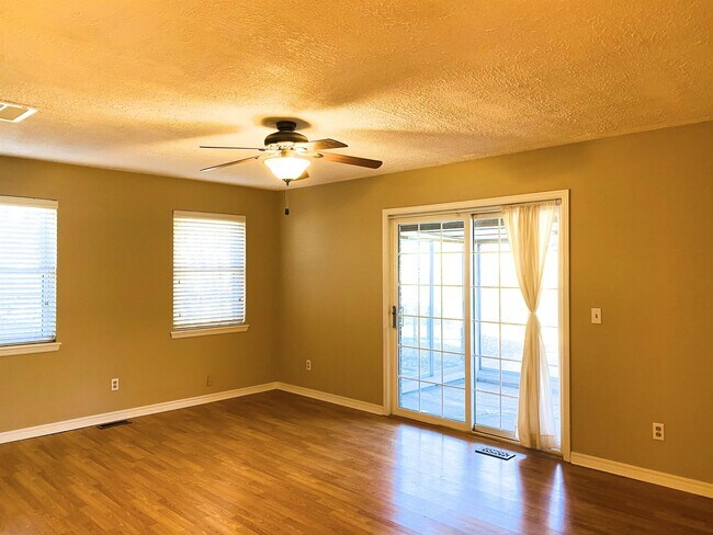 Foto del edificio - 2601 Lakeside Dr