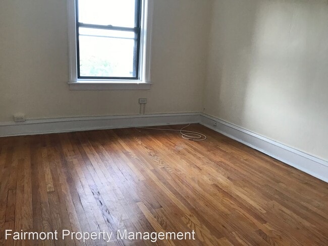 Building Photo - 2325 W Addison St