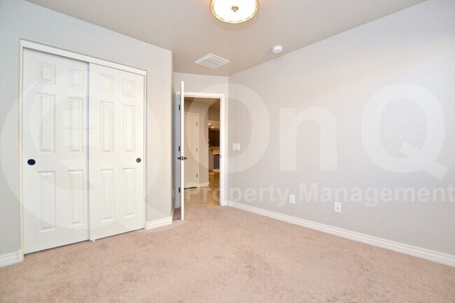 Building Photo - 2223 E Hazeltine Way
