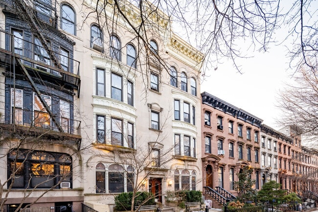 Building Photo - 392 3rd St