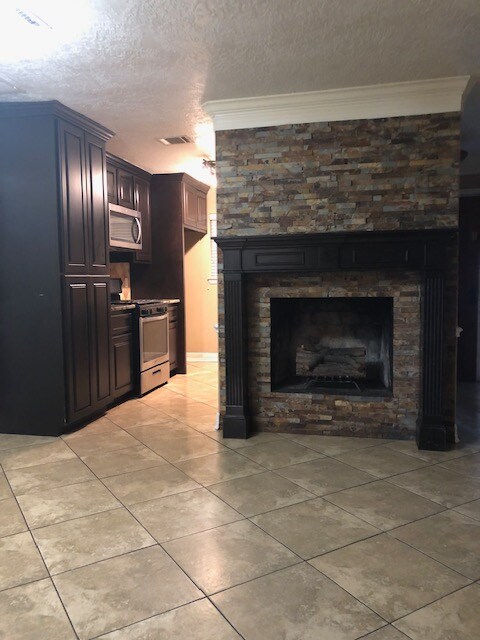 Building Photo - 630 Wild Wind Ln