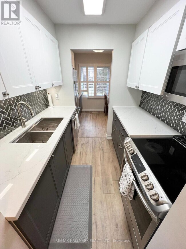 Photo du bâtiment - 15 Guildwood Pkwy