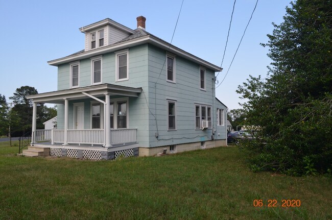 Building Photo - 48 Cedar Beach Rd