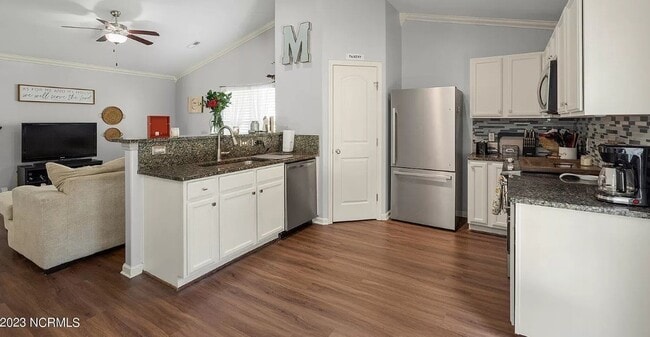 Photo - *** November Promotion -- Start lease by D... Apartment