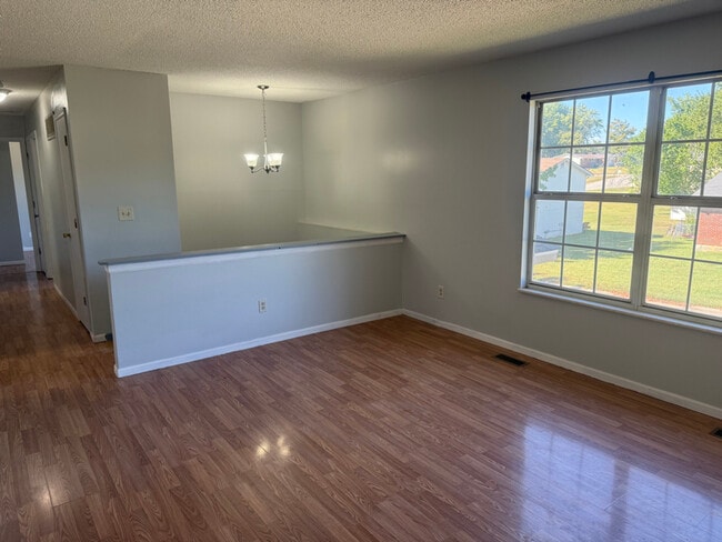 Building Photo - 3850 Jeff Dr