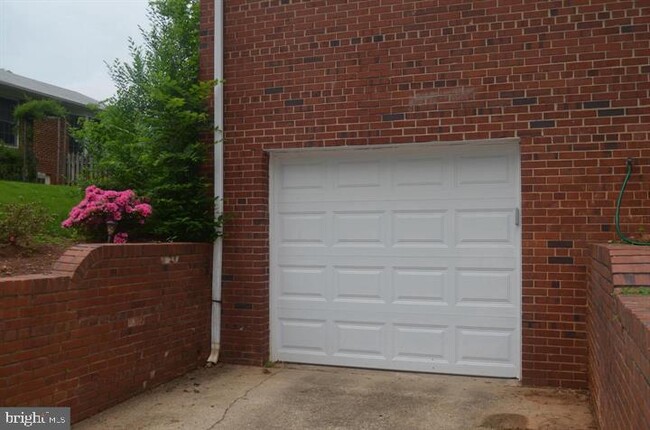 Building Photo - 6303 Kirby Rd