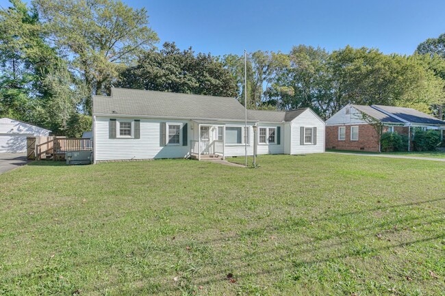 Building Photo - 1402 N Tennessee Blvd