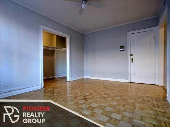 Foto del edificio - 711 W Belmont Ave