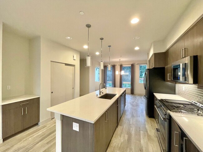 Foto del edificio - Great TownHome For Rent