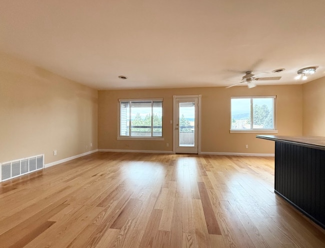 Building Photo - 6590 Delmonico Dr