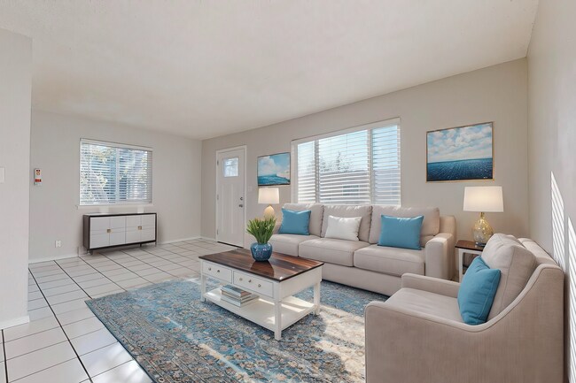 Foto del edificio - NE Heights - Large 2 Bedroom Apartment with Garage