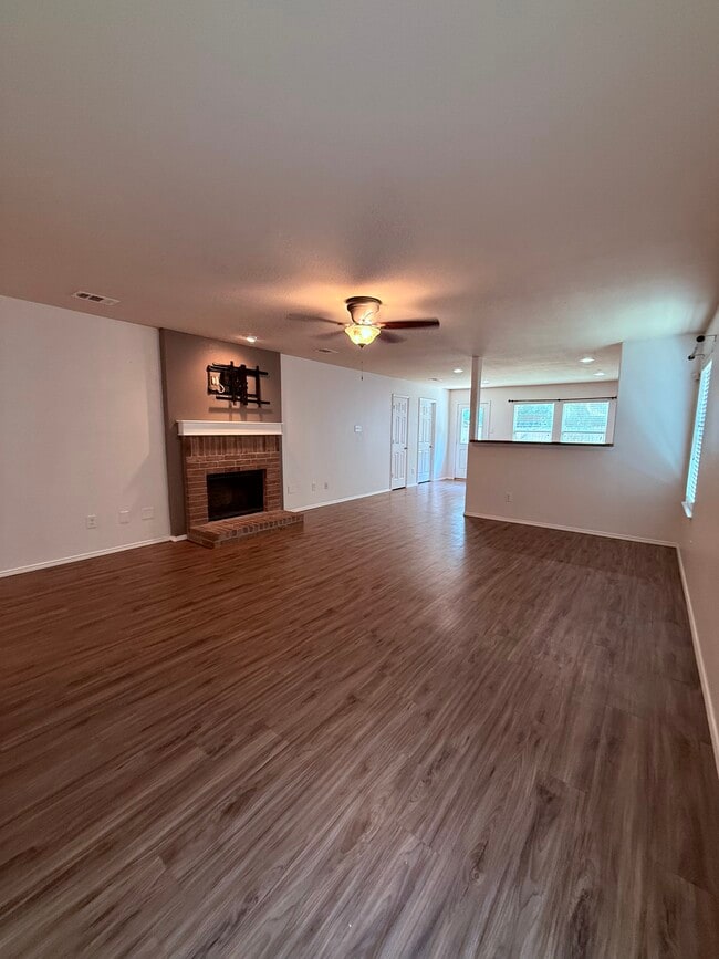 Building Photo - 12736 Northern Pine Dr