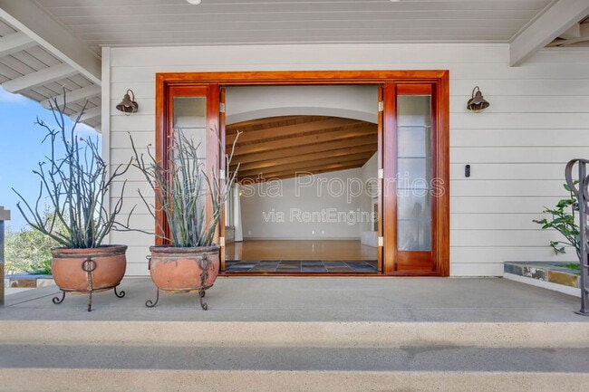 Building Photo - 5940 La Jolla Mesa Dr