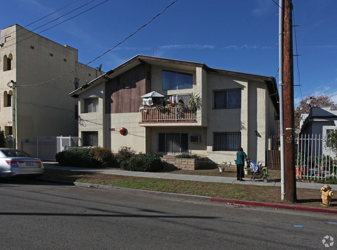 Building Photo - 1627 N Mariposa Ave