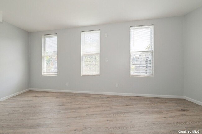 Foto del edificio - 200-05 Hollis Ave