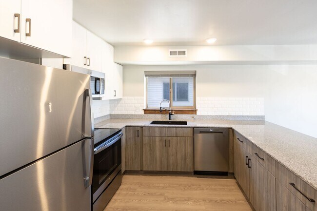Foto del edificio - 2 BED 1 BATH APARTMENT IN REXBURG