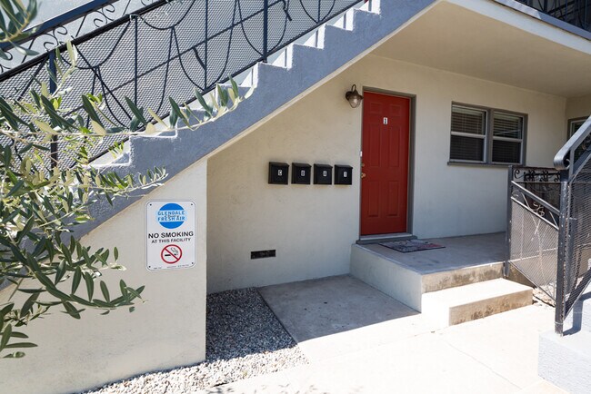 Foto del edificio - 533 E Chevy Chase Dr