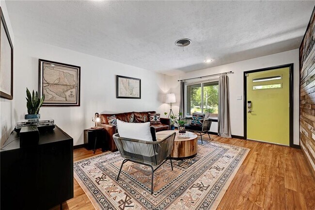 Foto del edificio - 1508 Glencrest Dr