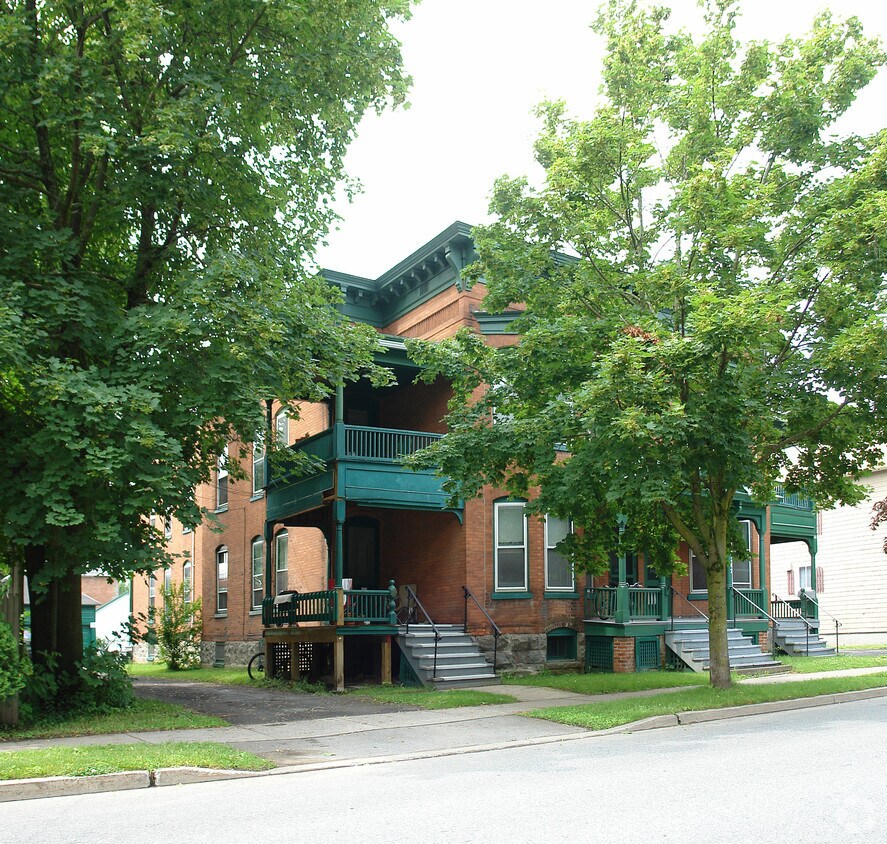 Building Photo - 98-104 Cummings St