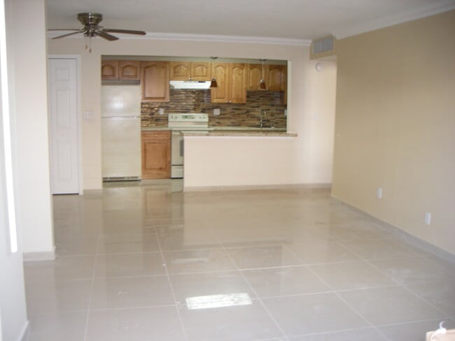 Foto del edificio - 4530 NW 79th Ave