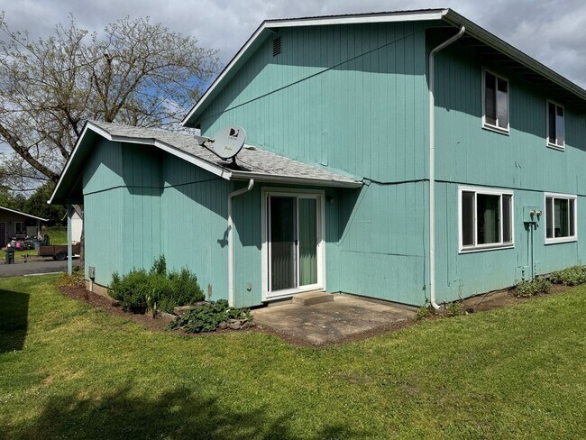 Foto del edificio - 2 bedroom 1.5 bathroom duplex in Springfield!