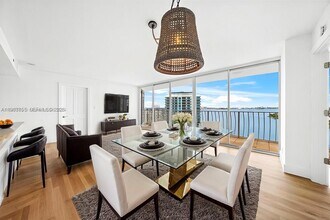 Building Photo - 7601 E Treasure Dr