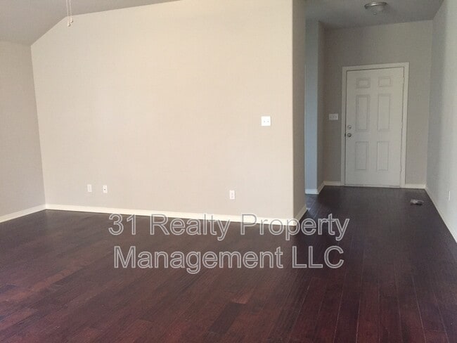 Building Photo - 3115 N Hickory St