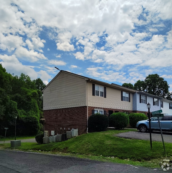Building Photo - 73 Ferguson Dr