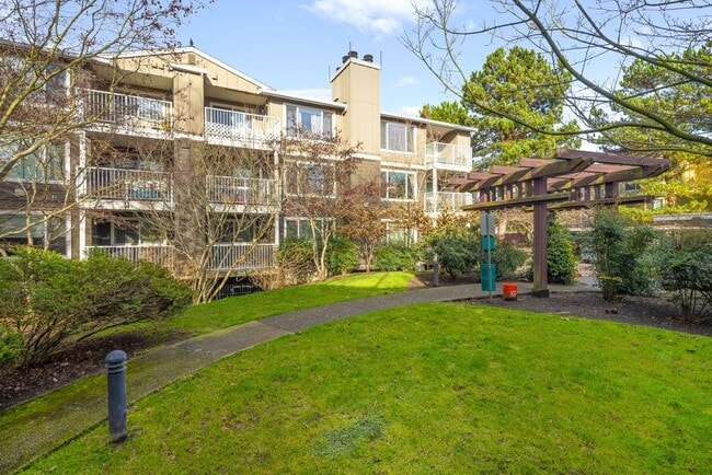 Foto del edificio - 300 N 130th St