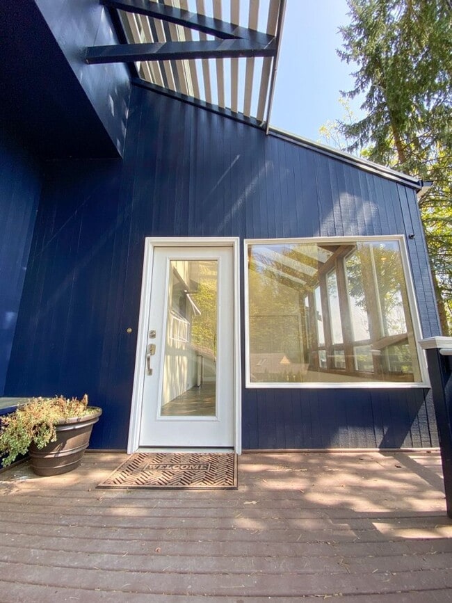 Building Photo - 7255 E Mercer Way