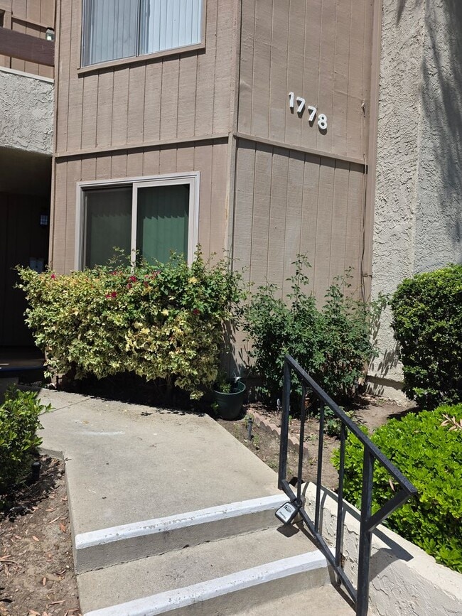 Foto del edificio - Sharp one level 3-bedroom 2 bath condomini...