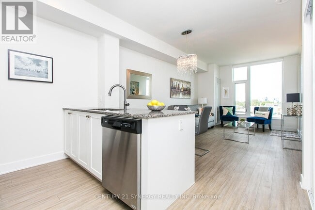 Building Photo - 118-118 Holmwood Ave