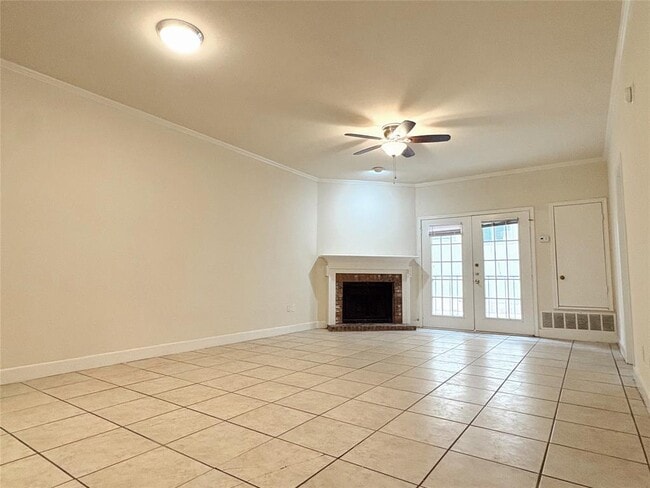 Building Photo - 2100 San Gabriel St