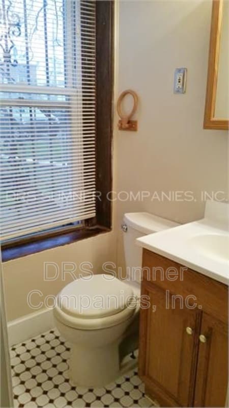 Building Photo - 2106 St Paul St