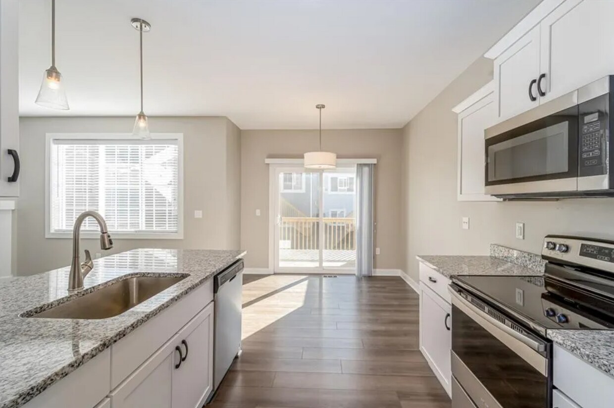 9637 Turnpoint Dr, West Des Moines, IA 50266 Townhome Rentals in West Des Moines IA