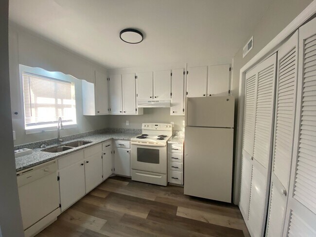 Foto del edificio - West Columbia Townhome Convenient To Airport, Lexington, and Downtown Columbia