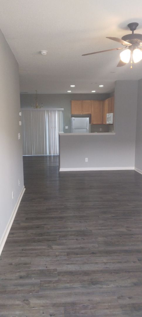 Building Photo - Condo / Whitsett