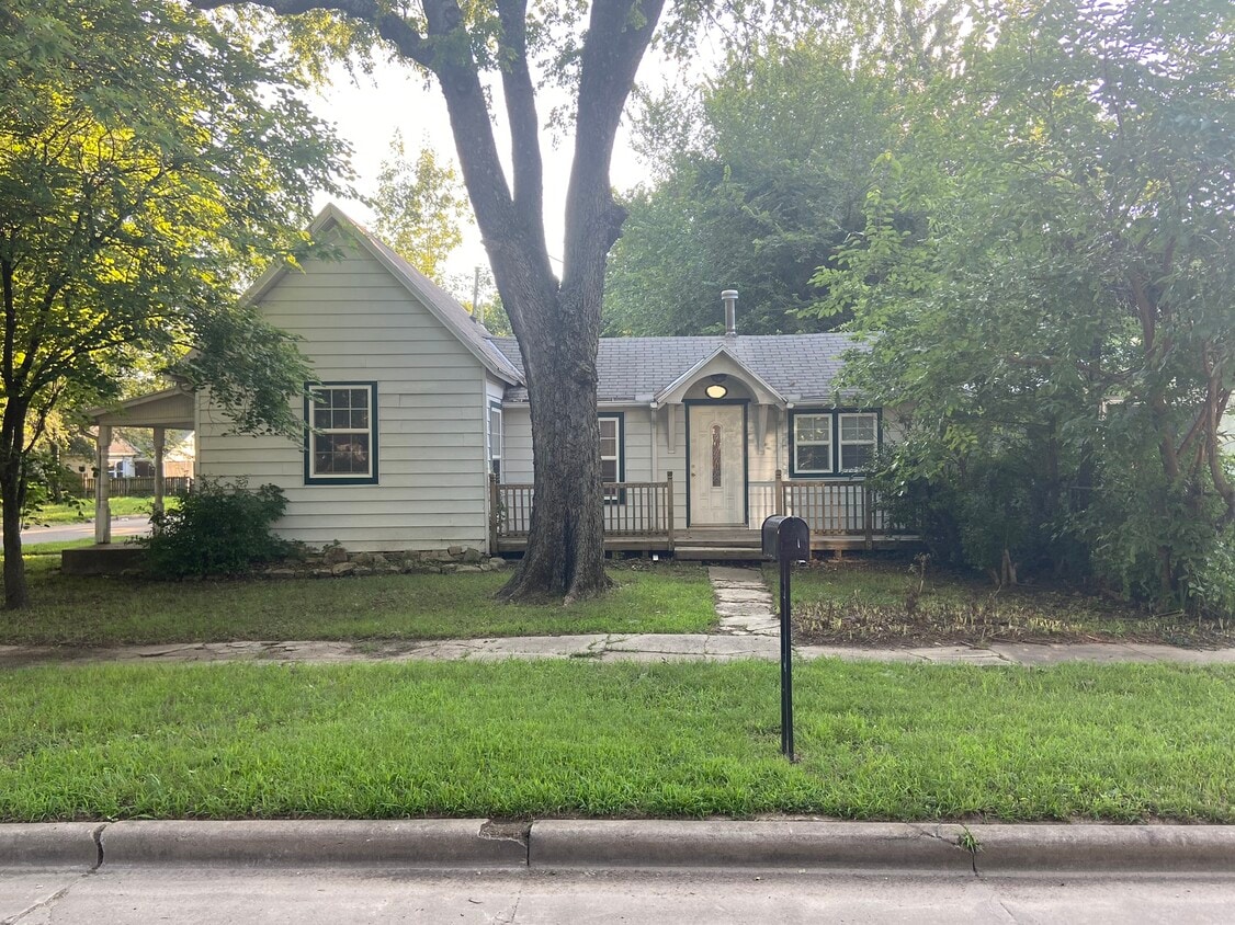 121 Michigan St, Winfield, KS 67156 House Rental in Winfield, KS