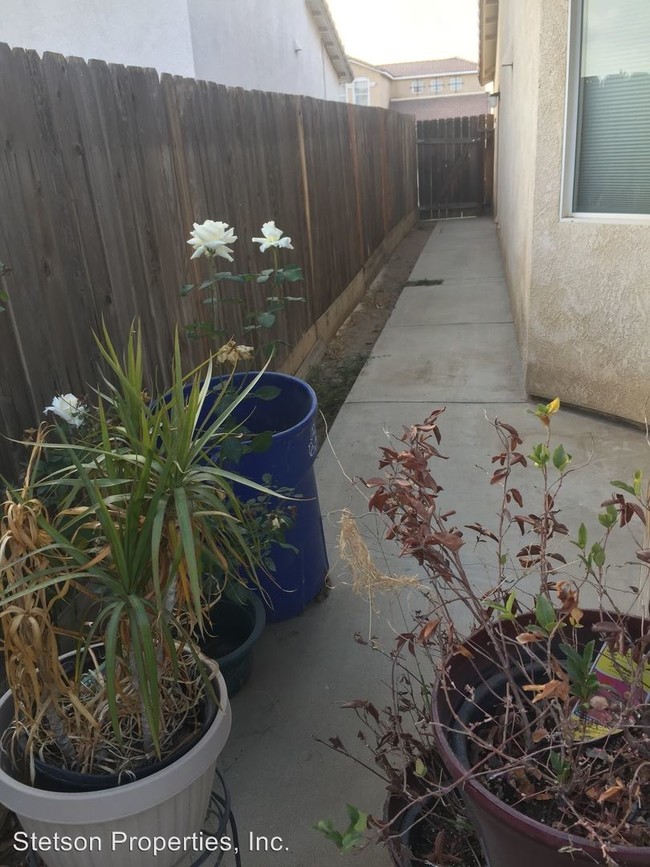 Foto del edificio - 974 N Silver Maple St