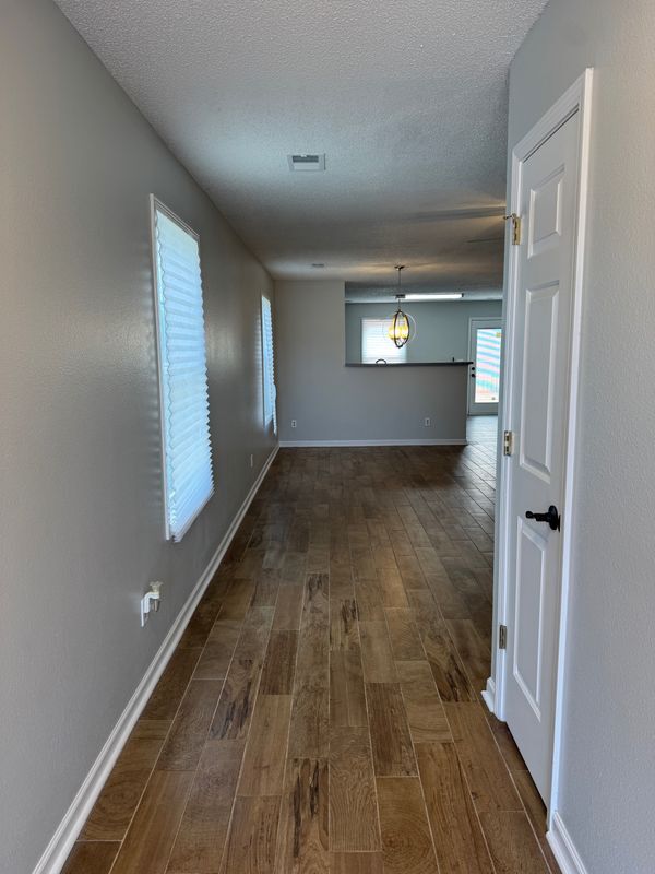 Building Photo - 500 Castle Ridge Dr