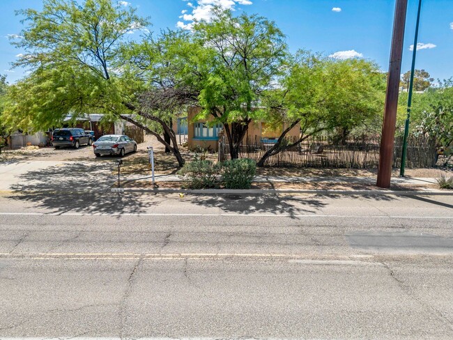 Building Photo - Charming historic home in central Tucson