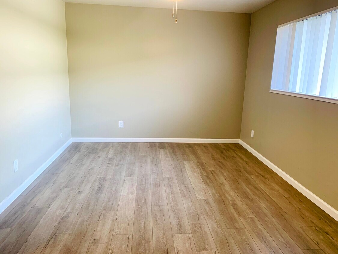 Foto principal - 7911 Bancroft Ave