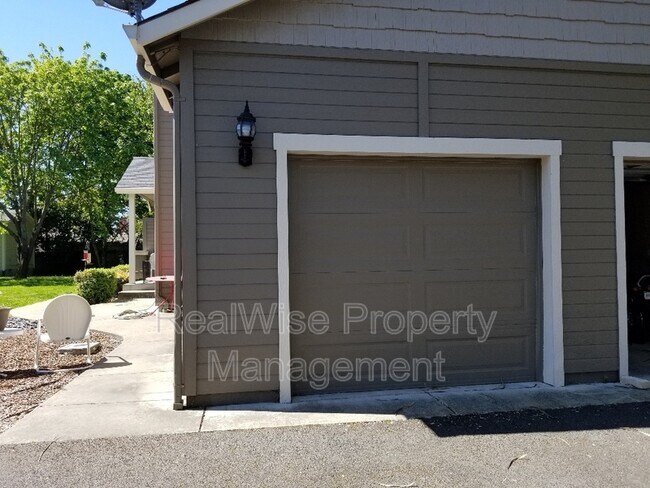 Foto del edificio - 822 NE 8th St