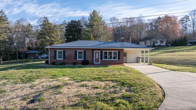 Foto del edificio - 313 Arrowood St SE