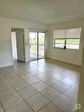 Building Photo - 1512 SE Royal Green Cir