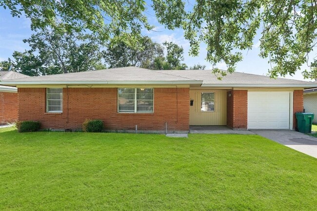 Foto del edificio - 2206 Hickory Ln