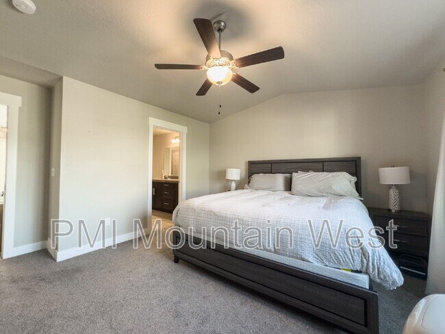Building Photo - 12702 Stone Heights Dr